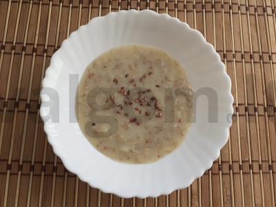 Grūdų košė su sausais pienu ir ciberžole pusryčiams pagrindine nuotrauka