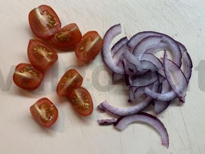 Salotas su bekonu, grūdėta varške, vyšniniais pomidorais, rukola Žingsnis 2