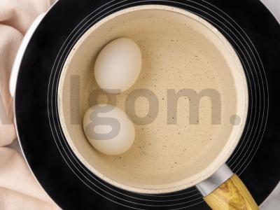 Salotas „Kovo 8-oji“ su žirneliais ir sūriu Žingsnis 1