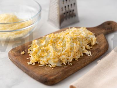 Salotas „Kovo 8-oji“ su žirneliais ir sūriu Žingsnis 2