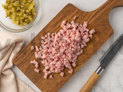 Salotas „Kovo 8-oji“ su žirneliais ir sūriu Žingsnis 3