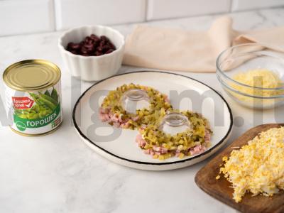 Salotas „Kovo 8-oji“ su žirneliais ir sūriu Žingsnis 5