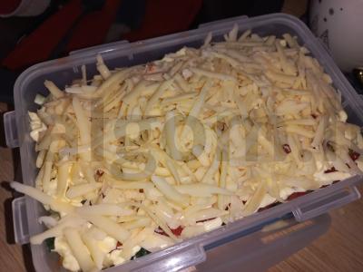 Sluoksniuotas „Cezaris“ su rūkytomis vištienos krūtinėlėmis Žingsnis 4