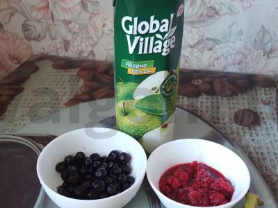 Aviečių ir mėlynių kokteilis su obuolių sultimis Žingsnis 1