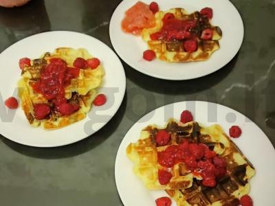 Vieniški vafliai su kefyru ir grikių miltais pagrindine nuotrauka