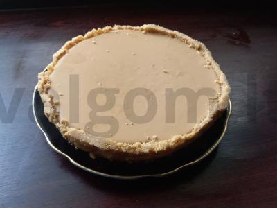 Sūrio pyragas su virta kondensuotu pienu pagrindine nuotrauka