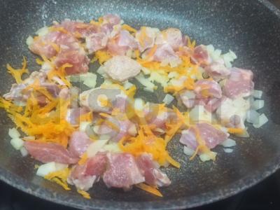 Bulvės su kalakutiena puode Žingsnis 1