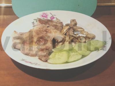 Be miltų šnicelis su grybais pagrindine nuotrauka