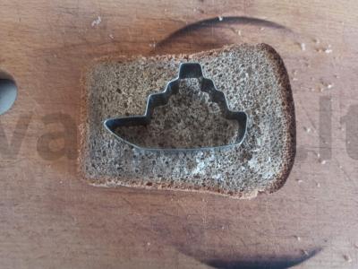 Kiaušinienė duonoje „Laivas“ Žingsnis 1