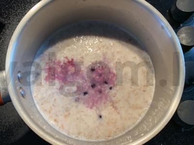 Avižų košė su kondensuotu pienu ir mėlynėmis Žingsnis 3