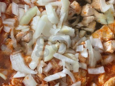 Vištienos guliašas su pomidorų padažu Žingsnis 4