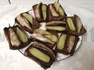 Sumuštiniai su šprotų „Klasikiniai“ pagrindine nuotrauka