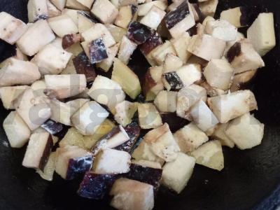 Daržovių salotas su keptais baklažanais Žingsnis 6