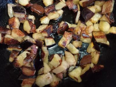 Daržovių salotas su keptais baklažanais Žingsnis 7