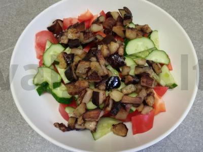 Daržovių salotas su keptais baklažanais Žingsnis 8