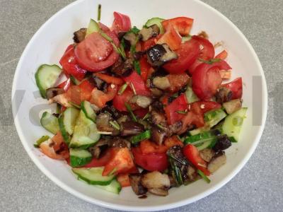 Daržovių salotas su keptais baklažanais Žingsnis 11