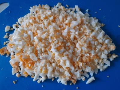 Konservuotų skumbrijų salotos Žingsnis 4