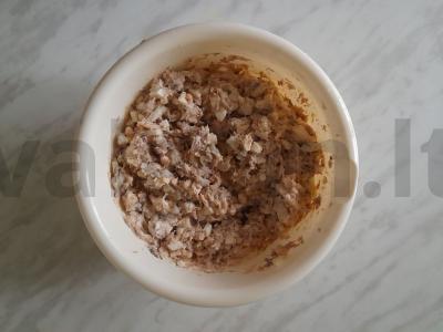 Konservuotų skumbrijų salotos Žingsnis 6