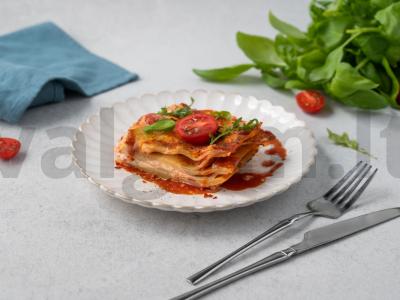 Lasagna su pomidorais ir sūriu pagrindine nuotrauka