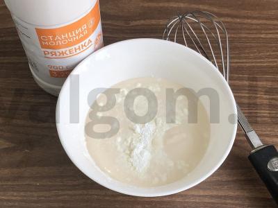 Obuolių ir serbentų trupininis pyragas su raugintu pienu Žingsnis 2