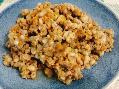 Perlų kruopos su faršu ir daržovėmis pagrindine nuotrauka