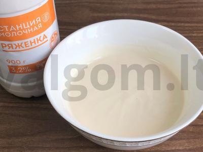 Obuolių ir serbentų trupininis pyragas su raugintu pienu Žingsnis 3