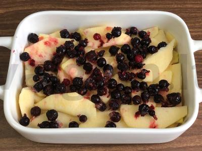 Obuolių ir serbentų trupininis pyragas su raugintu pienu Žingsnis 5