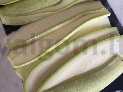 Salierų-cukinijų pasta pomidorų padaže Žingsnis 1