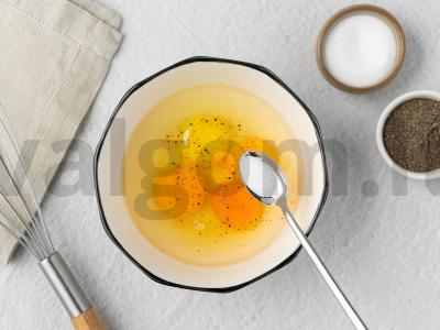 Kiaušiniai su bekonu Žingsnis 2