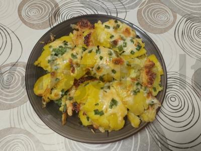 Keptas sutrintas bulves su mocarela pagrindine nuotrauka