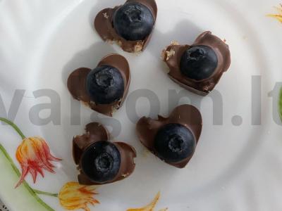 Kukurūzų lazdelės saldainiai su mėlynėmis pagrindine nuotrauka