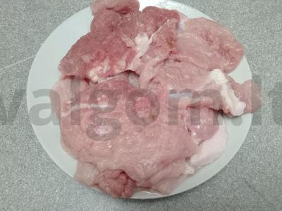 Kepti kiaulienos kepsniai kiaušinyje Žingsnis 1