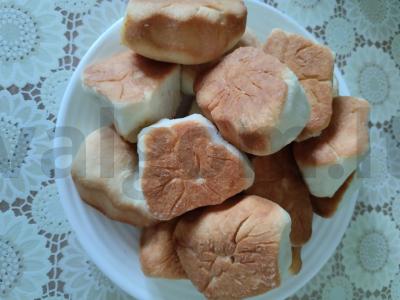 Pyragėliai ant liesos tešlos su persikų džemu pagrindine nuotrauka