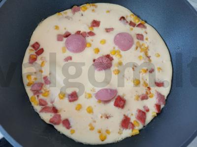 Vaikiškas omletas su dešrelėmis ir kukurūzais Žingsnis 5