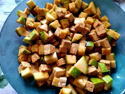 Salotos su tofu ir cukinija Žingsnis 2