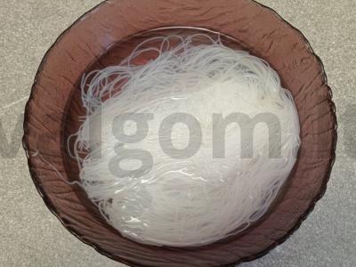 Funchosa su azijietiška daržovių mišiniu Žingsnis 1