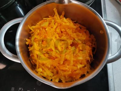 Moliūgų košė su kukurūzų kruopomis ir razinomis Žingsnis 1