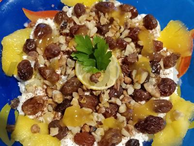 Greitas bananas su razinomis ir prieskoniais pagrindine nuotrauka