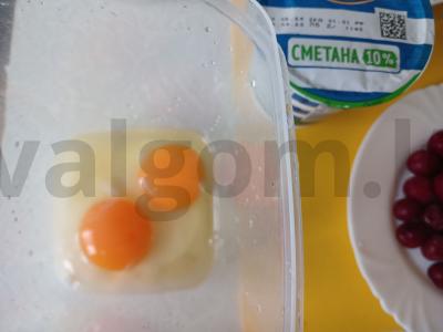 Grietinės pyragas su uogomis ir obuolių tyre Žingsnis 2