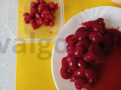 Grietinės pyragas su uogomis ir obuolių tyre Žingsnis 4