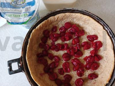 Grietinės pyragas su uogomis ir obuolių tyre Žingsnis 6