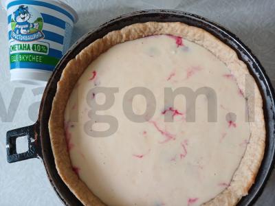 Grietinės pyragas su uogomis ir obuolių tyre Žingsnis 7