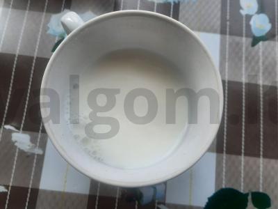 Avižinė košė su pienu ir vandeniu bei vynuogėmis Žingsnis 1