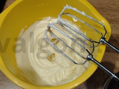 Tortas „Napoleonas“ su kondensuotu pienu Žingsnis 1