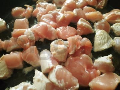 Vištienos krūtinėlė grietinėlėje su pesto padažu Žingsnis 2