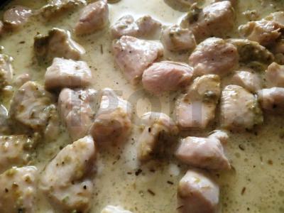 Vištienos krūtinėlė grietinėlėje su pesto padažu Žingsnis 3