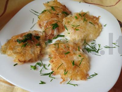 Patingi kepti pyragėliai su kopūstais pagrindine nuotrauka