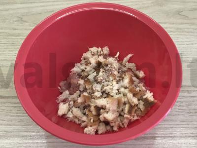 Smulkintos vištienos kotletai su baltu duona Žingsnis 2