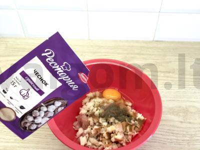 Smulkintos vištienos kotletai su baltu duona Žingsnis 3