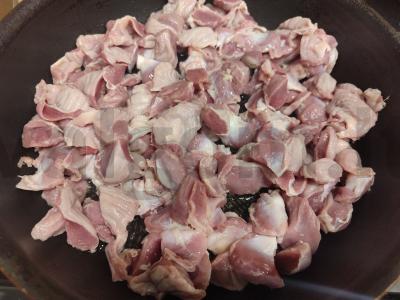 Vištienos skrandžiai pomidorų padaže Žingsnis 1